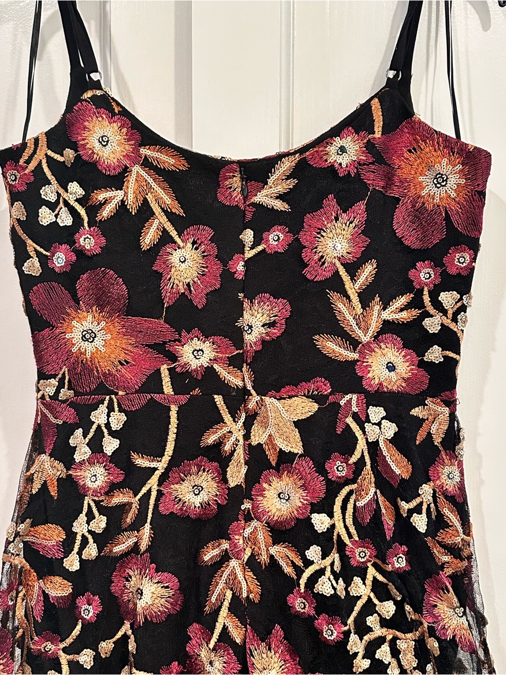 Embroidered/Sequin Floral Cocktail Dress (Med) - Picture 4 of 10